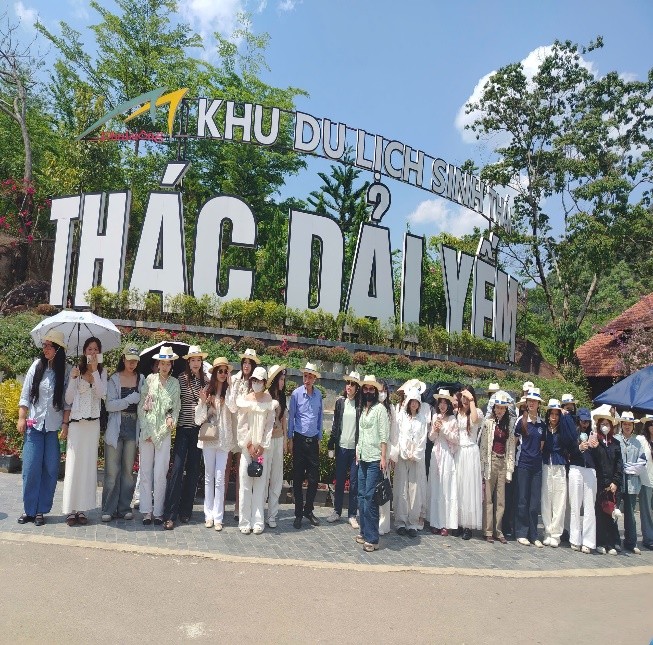 SINH VIÊN NGÀNH VĂN HÓA HỌC, VIỆT NAM HỌC TRẢI NGHIỆM THỰC TẾ CHUYÊN MÔN TẠI MỘC CHÂU