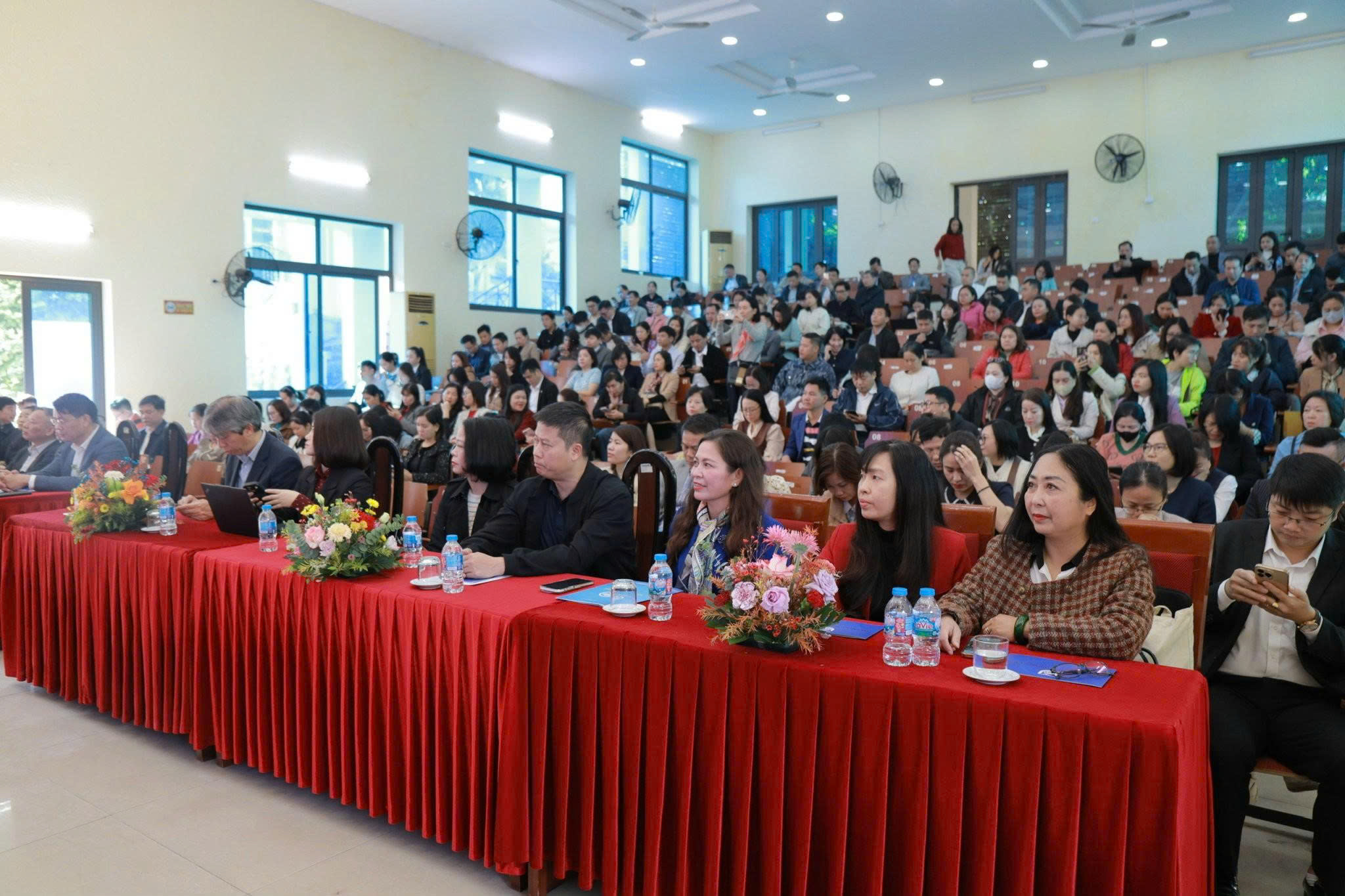 BỒI DƯỠNG CÁN BỘ QUẢN LÝ VĂN HÓA THỦ ĐÔ – KIẾN TẠO NGUỒN NHÂN LỰC CHO SỰ PHÁT TRIỂN VĂN HÓA HÀ NỘI TRONG KỶ NGUYÊN MỚI