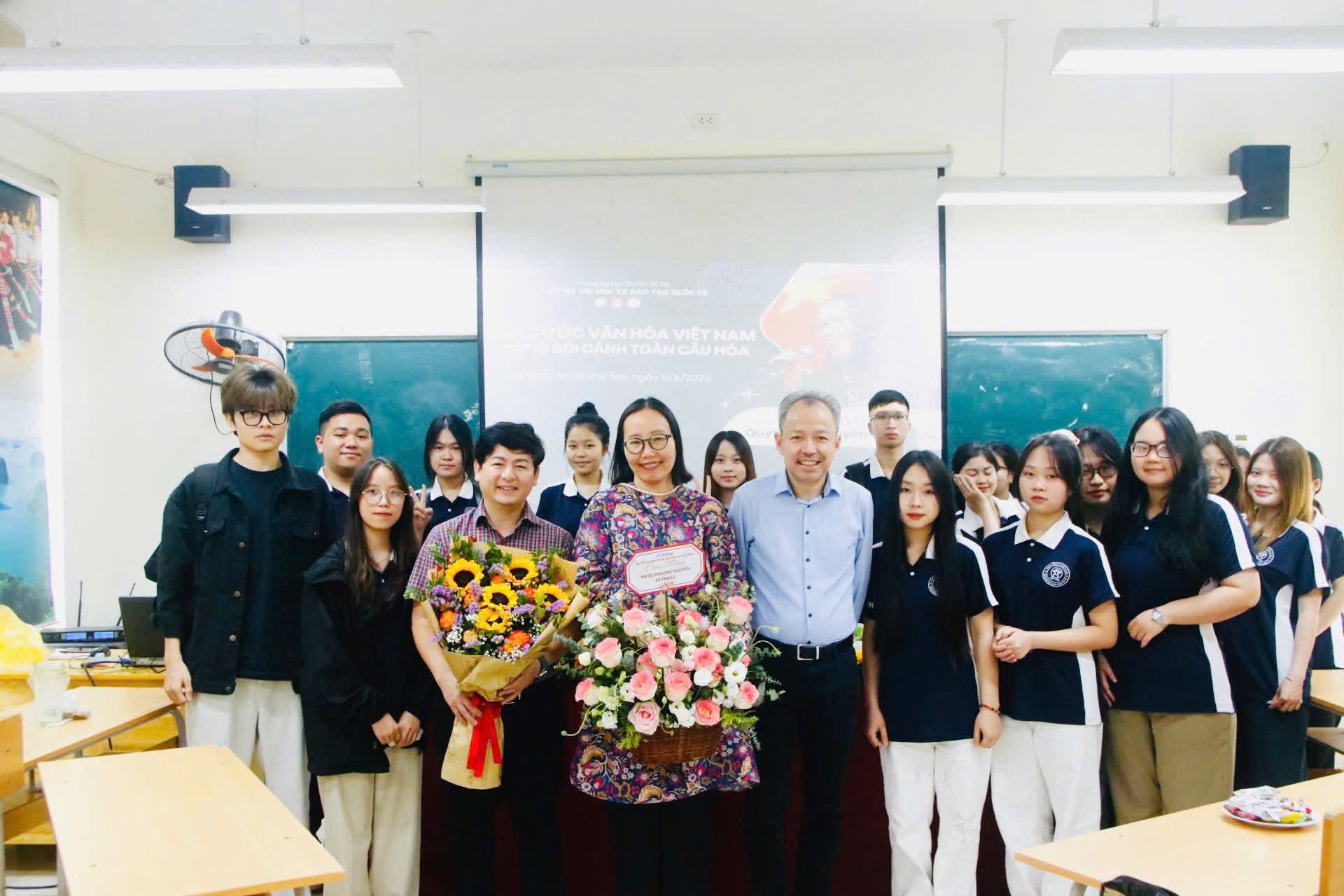 TALKSHOW “CĂN CƯỚC VĂN HÓA VIỆT NAM TRONG BỐI CẢNH TOÀN CẦU HÓA”