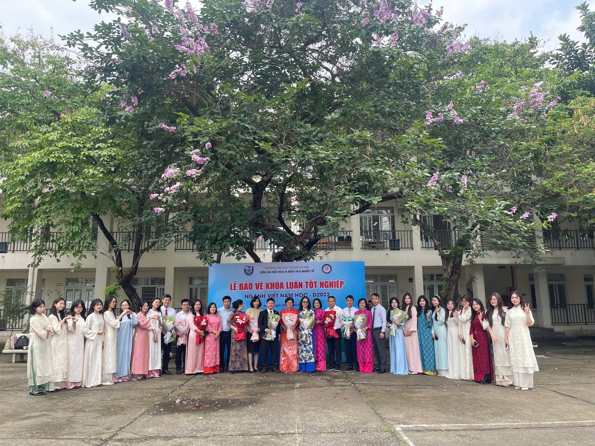 LỄ BẢO VỆ KHÓA LUẬN TỐT NGHIỆP NGÀNH VIỆT NAM HỌC
