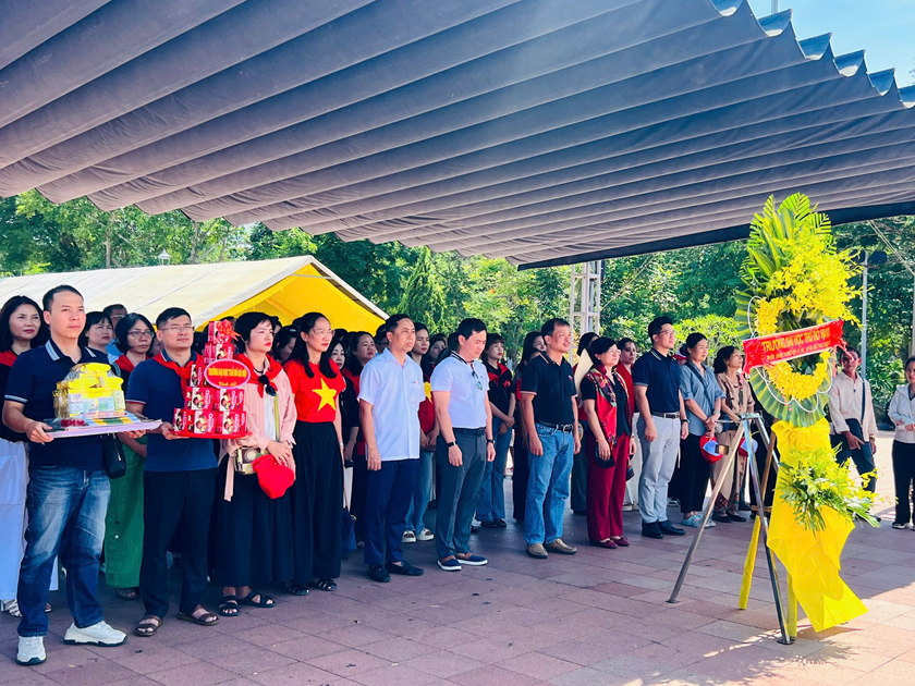 Hành trình tri ân 27/7 tại Quảng Trị của Trường Đại học Thủ đô Hà Nội